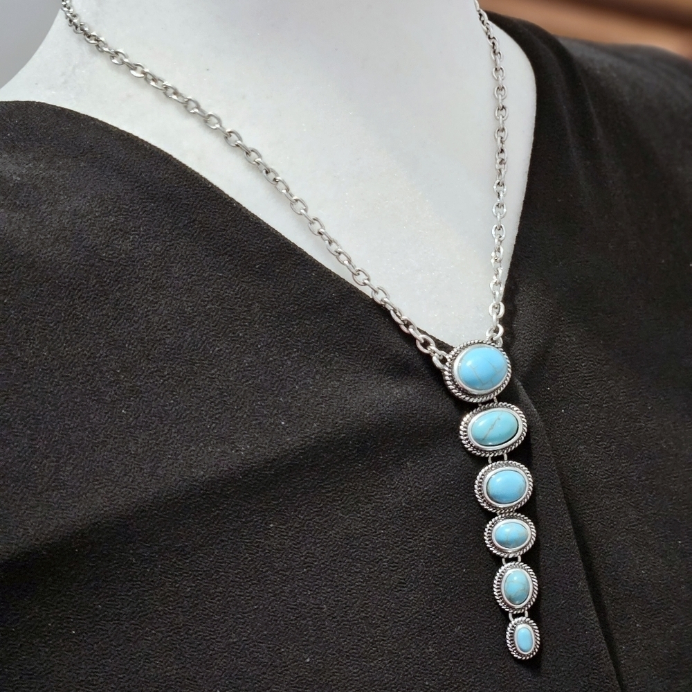 NWT Western Style Turquoise Stone Pendant Necklace